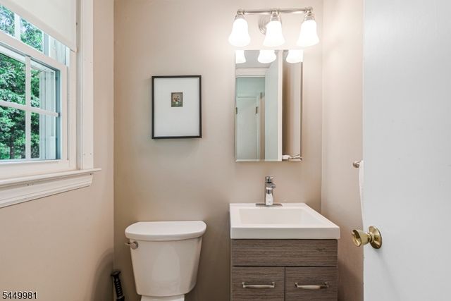 321 Ascot Ln, Bridgewater Twp., NJ 08807