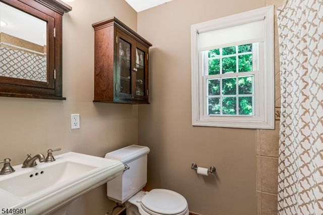 321 Ascot Ln, Bridgewater Twp., NJ 08807