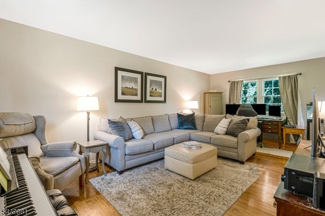 321 Ascot Ln, Bridgewater Twp., NJ 08807