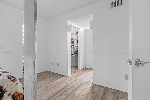 6687 Greenback Ln, Citrus Heights, CA 95621