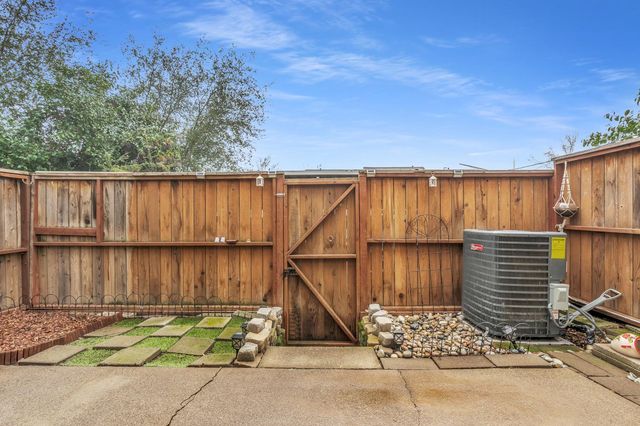 6687 Greenback Ln, Citrus Heights, CA 95621