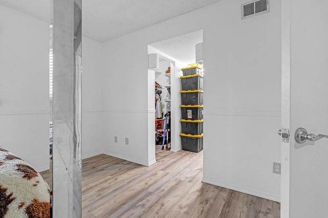 6687 Greenback Ln, Citrus Heights, CA 95621