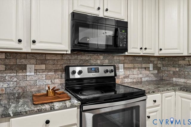 7040 Old Roxbury Rd, New Kent, VA 23141
