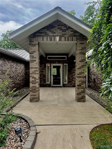 1330 Deer Creek Road, Greenville, IL 62246