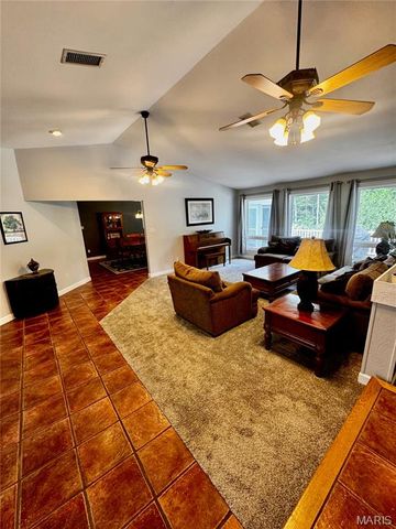 1330 Deer Creek Road, Greenville, IL 62246