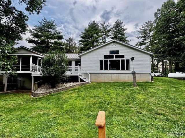 1330 Deer Creek Road, Greenville, IL 62246