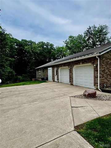 1330 Deer Creek Road, Greenville, IL 62246