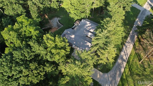 1330 Deer Creek Road, Greenville, IL 62246