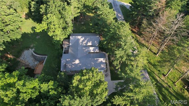 1330 Deer Creek Road, Greenville, IL 62246
