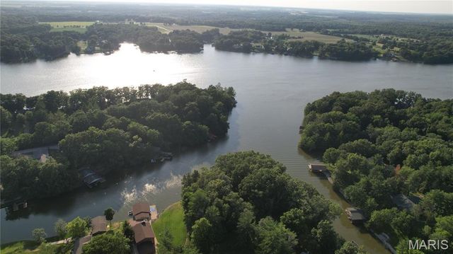 1330 Deer Creek Road, Greenville, IL 62246