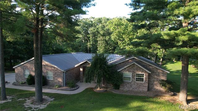 1330 Deer Creek Road, Greenville, IL 62246