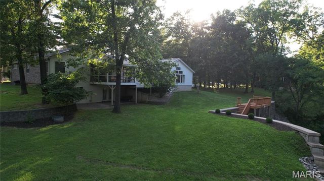 1330 Deer Creek Road, Greenville, IL 62246