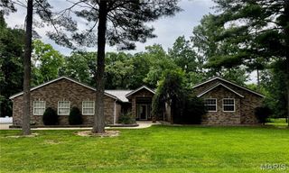 1330 Deer Creek Road, Greenville, IL 62246