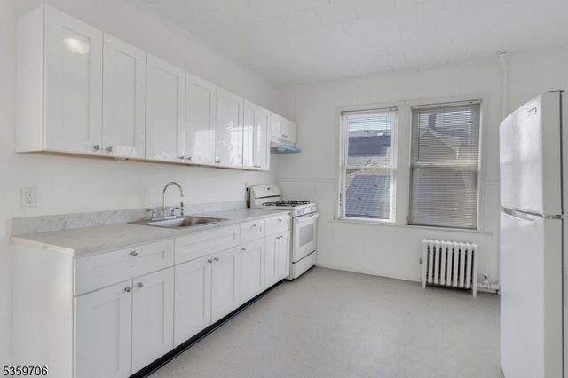 649 New Jersey Ave, Lyndhurst Twp., NJ 07071