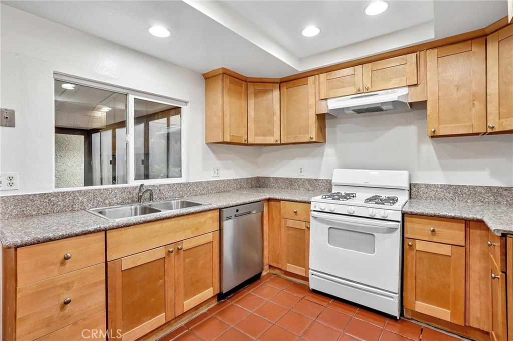 Image 16 of property listing at 15210 Shadybend Drive 41, Hacienda Heights, CA 91745