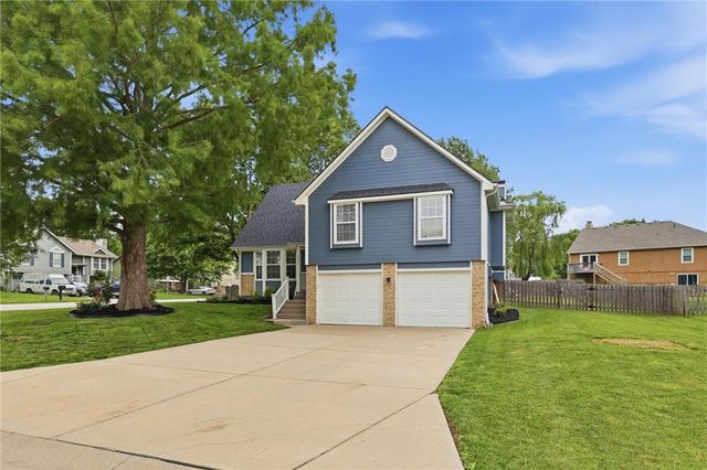 1906 Choctaw Drive, Greenwood, MO 64034