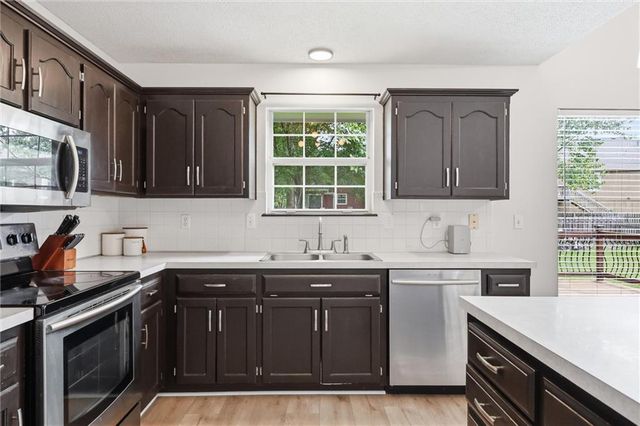 1906 Choctaw Drive, Greenwood, MO 64034