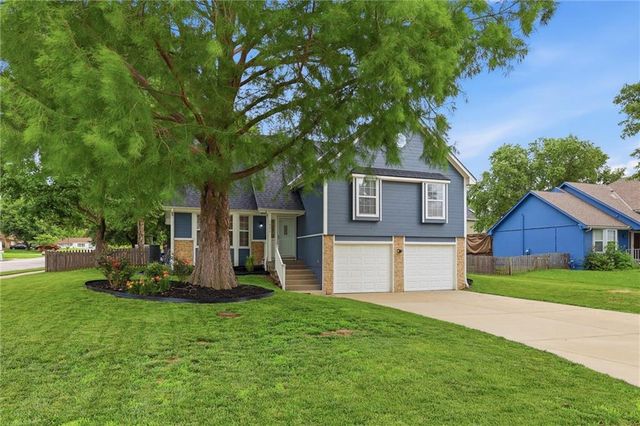 1906 Choctaw Drive, Greenwood, MO 64034