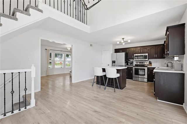 1906 Choctaw Drive, Greenwood, MO 64034