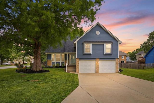 1906 Choctaw Drive, Greenwood, MO 64034