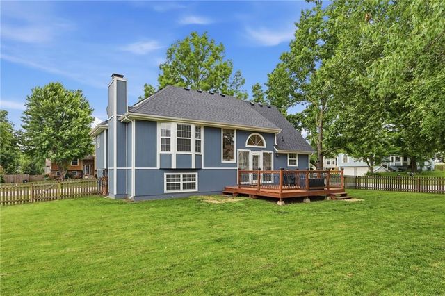 1906 Choctaw Drive, Greenwood, MO 64034