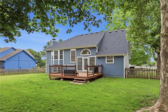 1906 Choctaw Drive, Greenwood, MO 64034