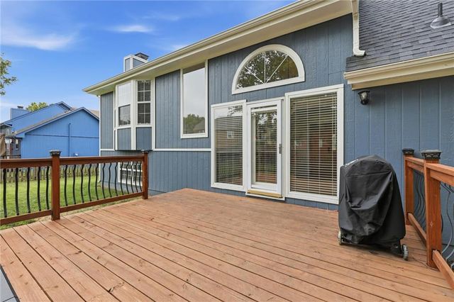 1906 Choctaw Drive, Greenwood, MO 64034
