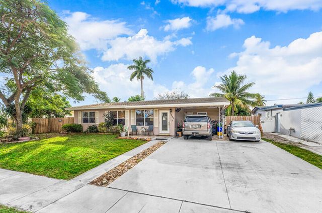 305 Henthorne Drive, Palm Springs, FL 33461