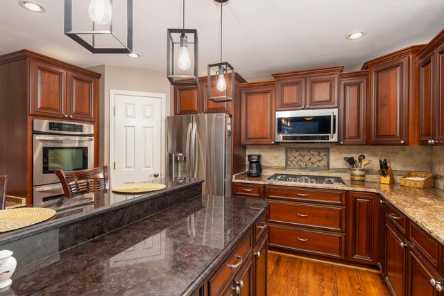 43121 Ashbury Drive, Novi, MI 48375