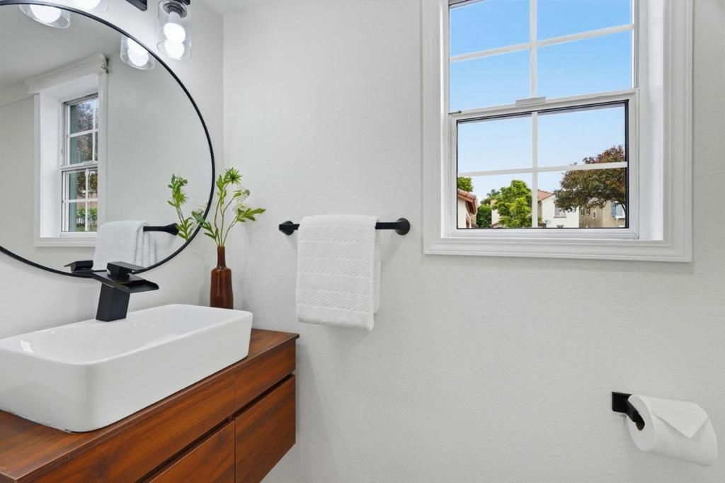 Image 15 of property listing at 374 Marquetry Court, San Jose, CA 95116