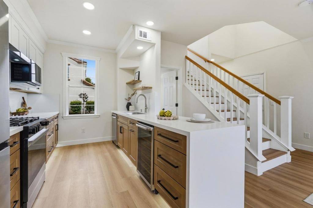 Image 9 of property listing at 374 Marquetry Court, San Jose, CA 95116