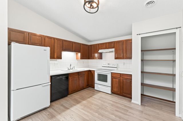 3630 Gershwin Lane N, Oakdale, MN 55128