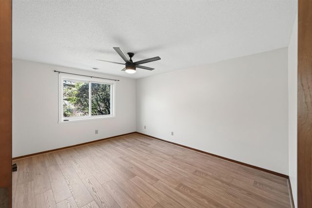 3630 Gershwin Lane N, Oakdale, MN 55128