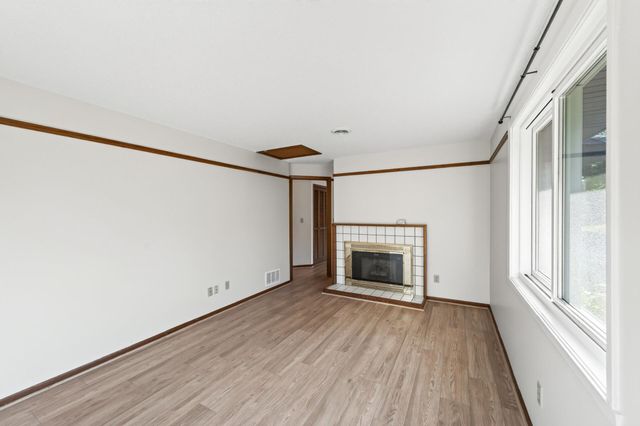 3630 Gershwin Lane N, Oakdale, MN 55128
