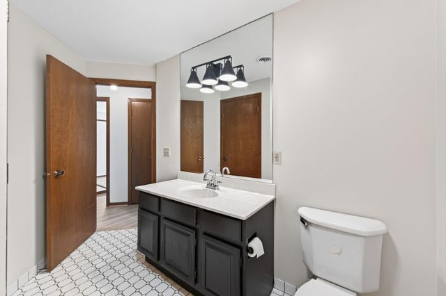 3630 Gershwin Lane N, Oakdale, MN 55128