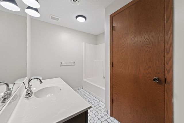 3630 Gershwin Lane N, Oakdale, MN 55128