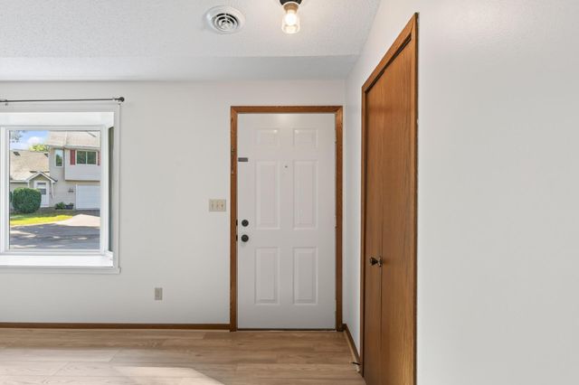 3630 Gershwin Lane N, Oakdale, MN 55128