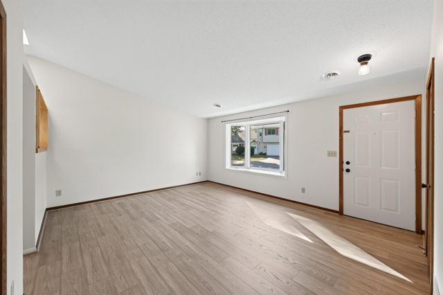 3630 Gershwin Lane N, Oakdale, MN 55128