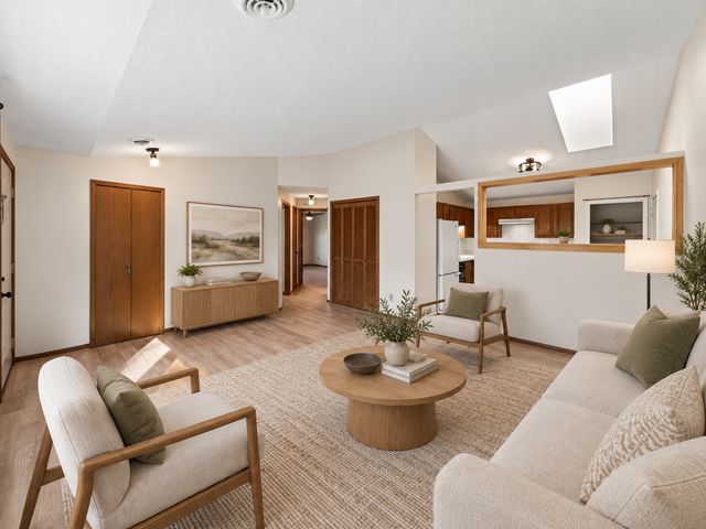 3630 Gershwin Lane N, Oakdale, MN 55128