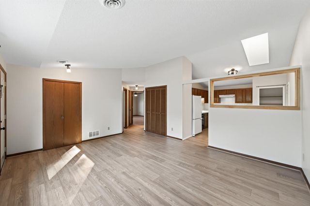 3630 Gershwin Lane N, Oakdale, MN 55128