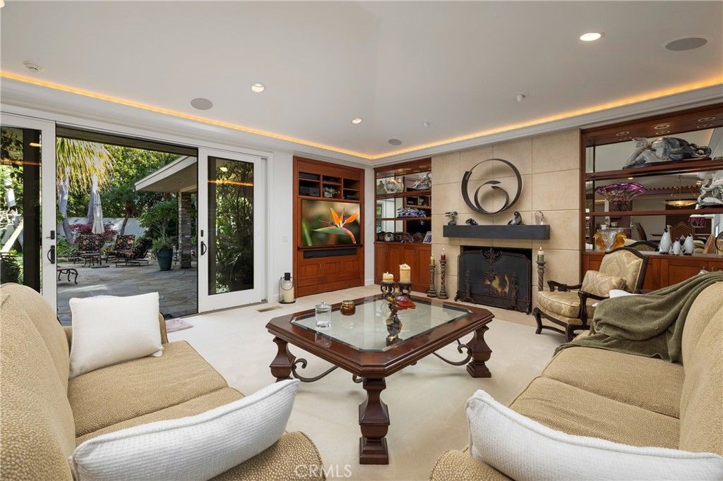 Image 10 of property listing at 1849 Seadrift, Corona Del Mar, CA 92625