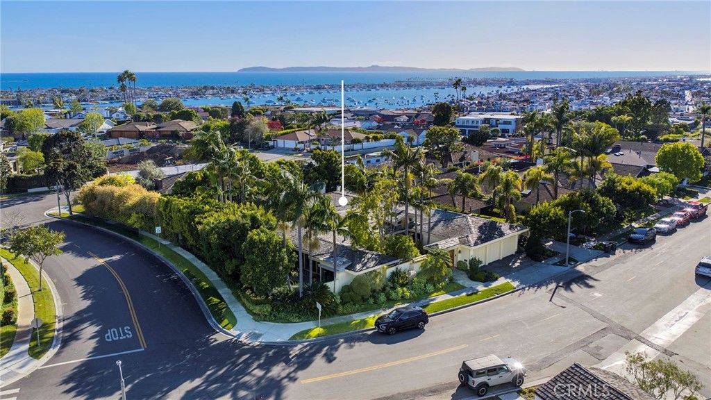 Image 2 of property listing at 1849 Seadrift, Corona Del Mar, CA 92625