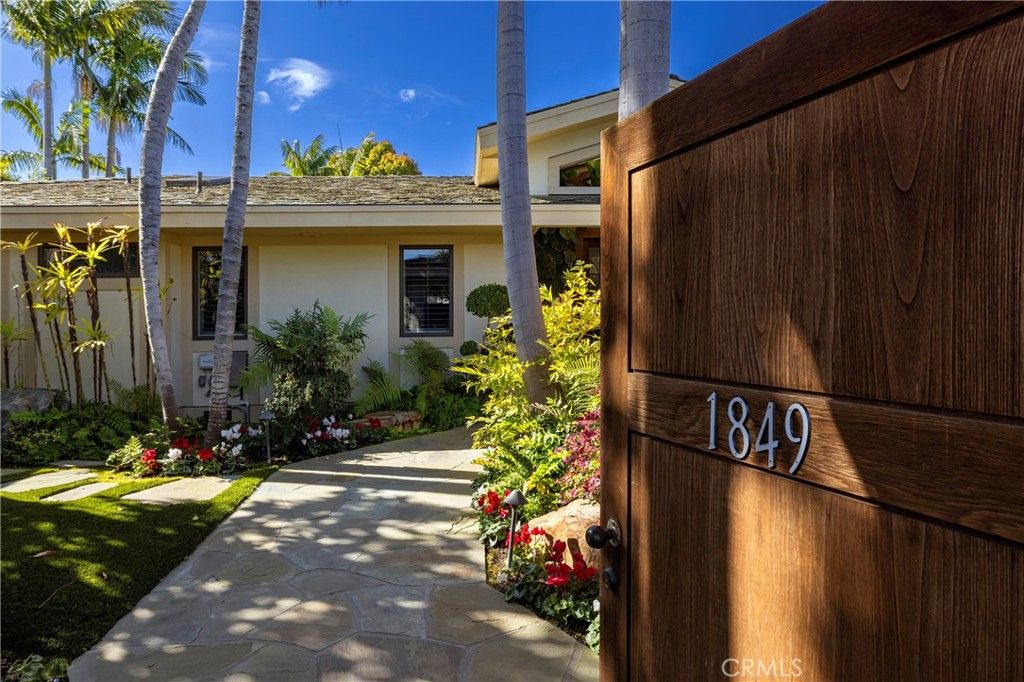 Image 4 of property listing at 1849 Seadrift, Corona Del Mar, CA 92625