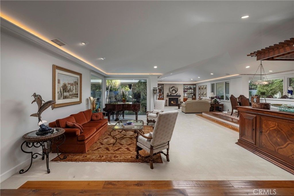 Image 9 of property listing at 1849 Seadrift, Corona Del Mar, CA 92625