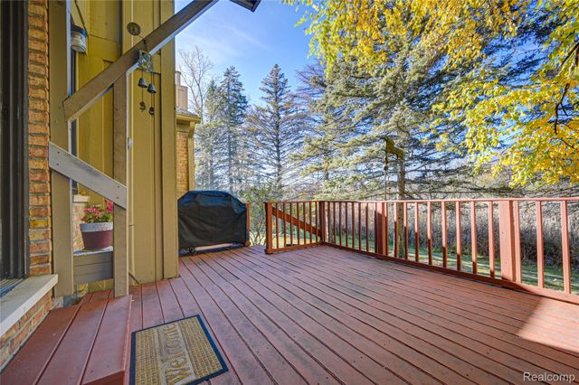 1946 White Birch Court, Rochester, MI 48309