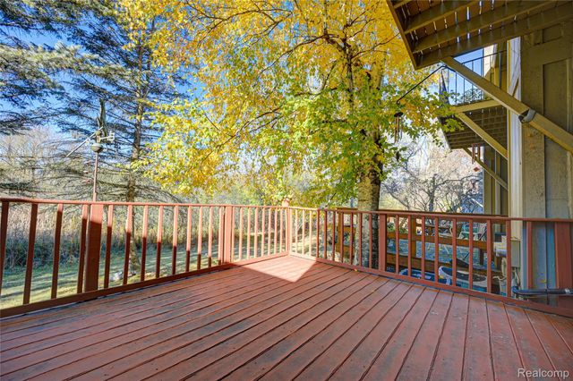 1946 White Birch Court, Rochester, MI 48309