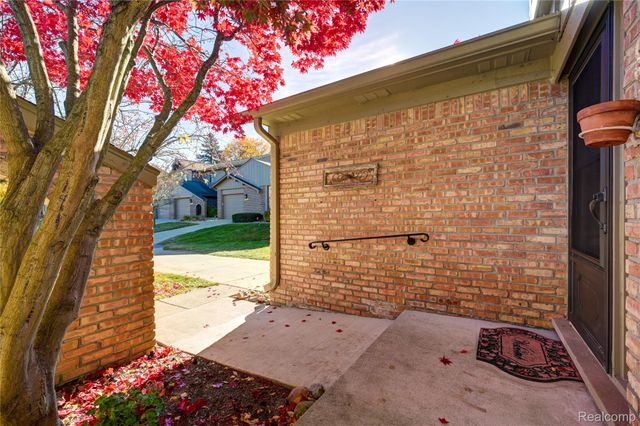 1946 White Birch Court, Rochester, MI 48309