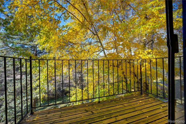 1946 White Birch Court, Rochester, MI 48309