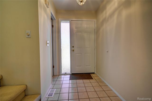 1946 White Birch Court, Rochester, MI 48309