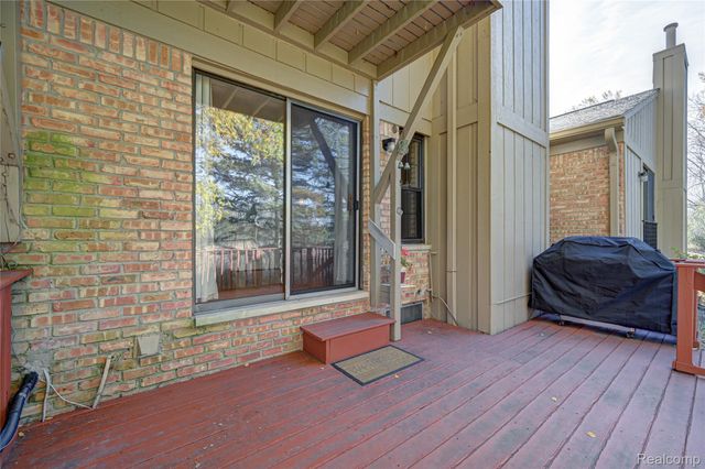 1946 White Birch Court, Rochester, MI 48309